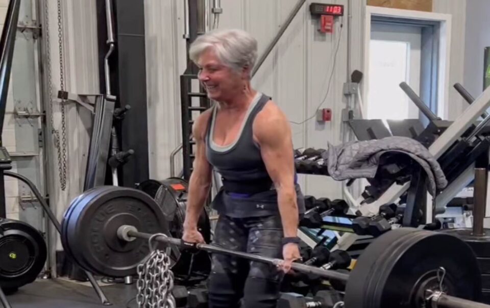 73-year-old-powerlifter-mary-duffy-deadlifts-nearly-triple-bodyweight-—-140.6-kilograms-(310-pounds)-with-chains-–-breaking-muscle