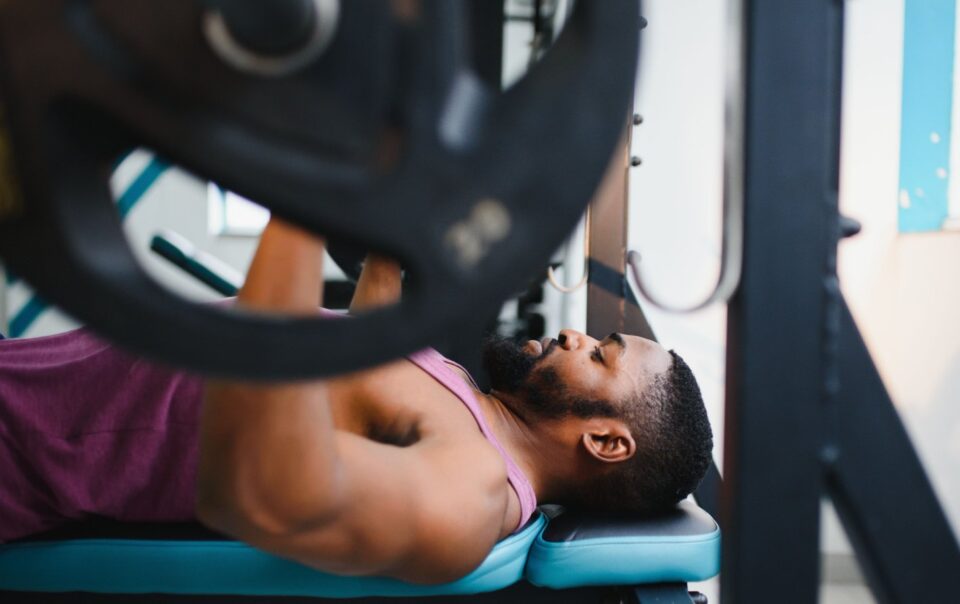 incline-bench-press-vs.-flat-bench-press:-rethink-your-go-to-chest-press-–-breaking-muscle