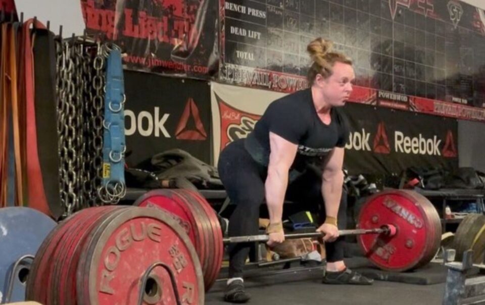 kristy-hawkins-pulls-over-272.1-kilograms-(600-pounds)-with-sumo-deadlift-for-first-time-–-breaking-muscle