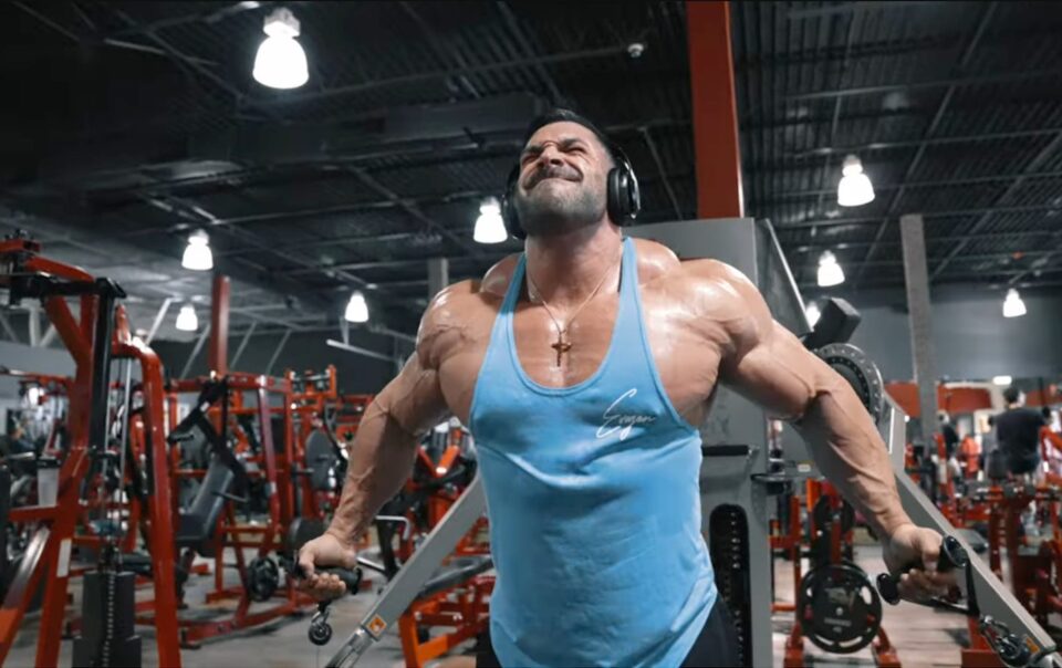 derek-lunsford-crushes-chest-and-ab-training-6-weeks-out-from-2023-mr.-olympia-–-breaking-muscle