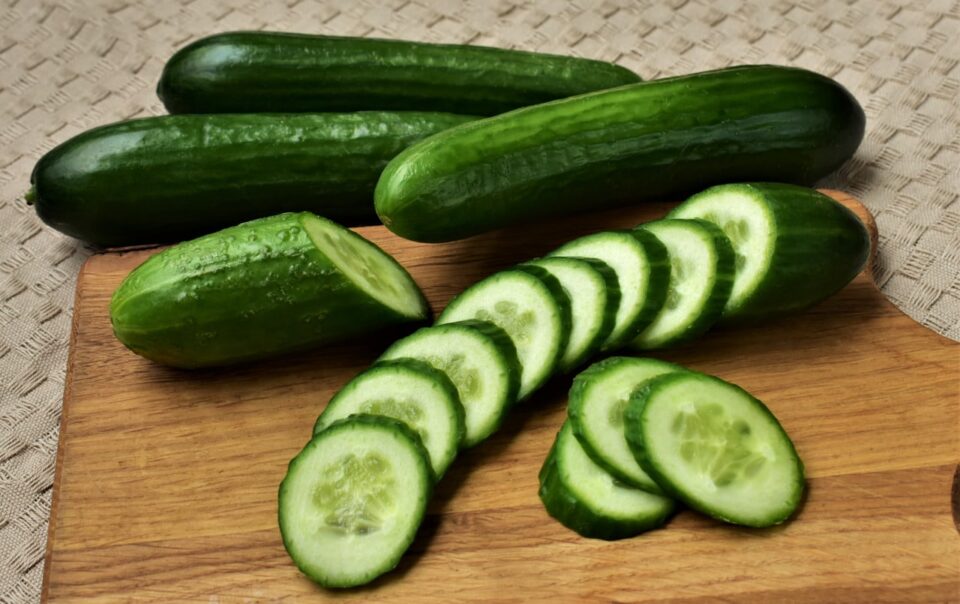 exploring-the-health-benefits-of-cucumbers:-healthifyme