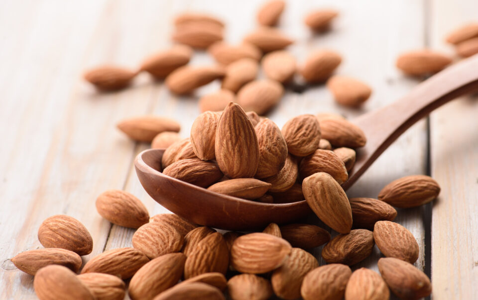 everything-about-almonds-&-their-health-benefits:-healthifyme