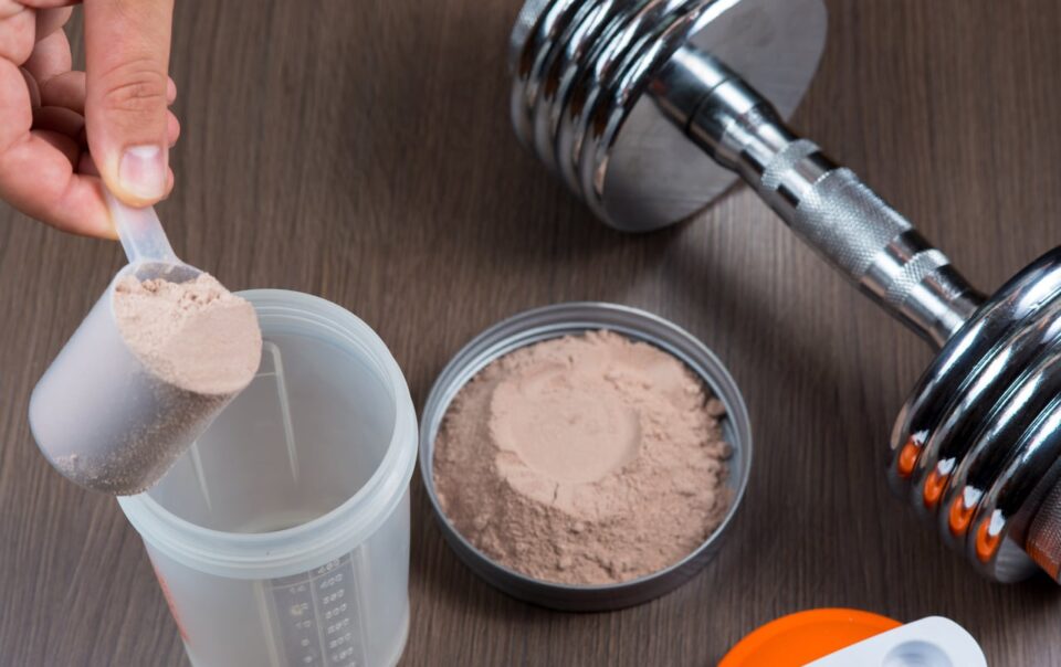 protein-powder:-benefits-and-common-myths:-healthifyme