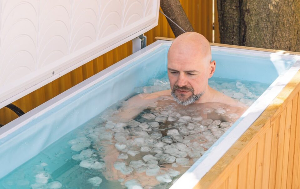 ice-baths:-a-chilling-trend-or-ancient-science?:-healthifyme